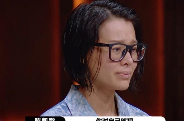 最丑港姐胡杏儿翻身成视后，她从不怕扮丑，41岁也还是拼命三娘