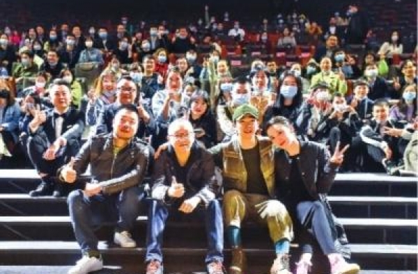青年影人携新作致敬英雄城