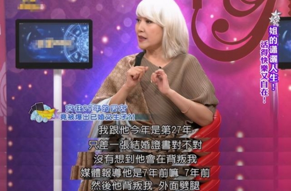 56岁名模恋爱27年被误认“小三”帮人养娃，曾被称为小林青霞