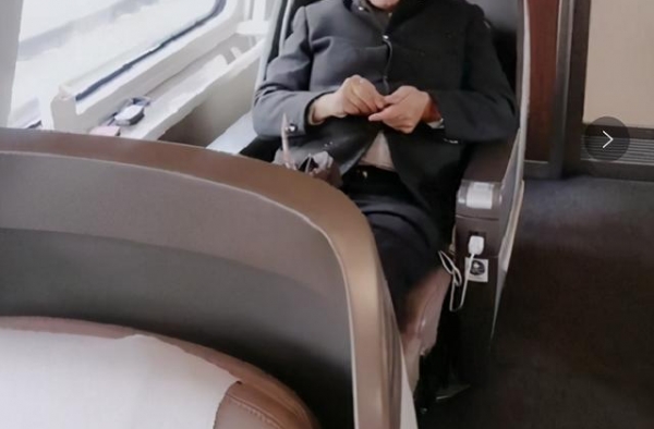 朱之文高铁出行坐头等舱被嘲飘了，到底是谁的问题？