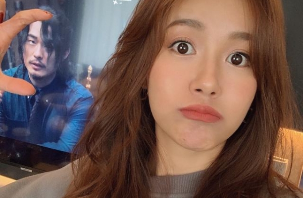 陈赫老婆带女儿外出玩乐，累趴后发文：丰满的一天需要以秒睡收场