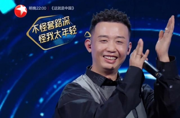 我们的歌：和陈小春合唱《红豆》，王源这一次暴露了真实唱功