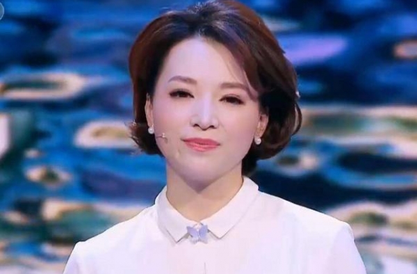 董卿因儿子入美国国籍，被质疑不爱国，她的回应让人无言以对