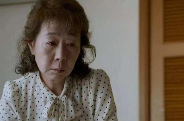 《酒神小姐》：65岁老人，当站街女求生，却“害”了3男人的命