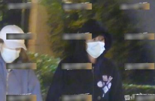 张一山新恋情疑曝光，与前任分手才过两月，网友：有点东西