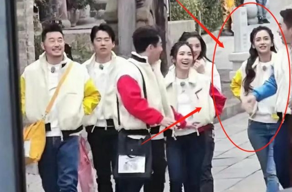《跑男黄河篇》录制中，李晨晒全员合影，谁留意杨颖的站位？