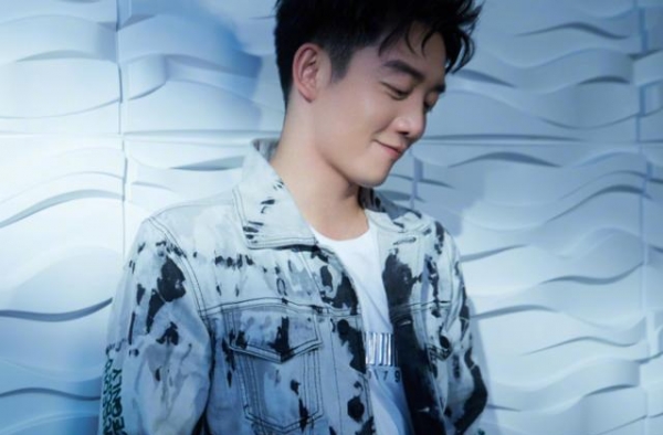 郑恺官宣苗苗产女后，又一男星喜当爹，发文透露开启人生新角色