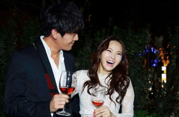 为什么说小10岁的秦昊很“旺”伊能静？小细节体现出婚姻大智慧