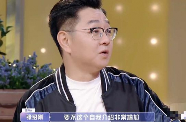 双胞胎一个随父姓一个随母姓，孩子没满周岁，四老人带娃一地鸡毛