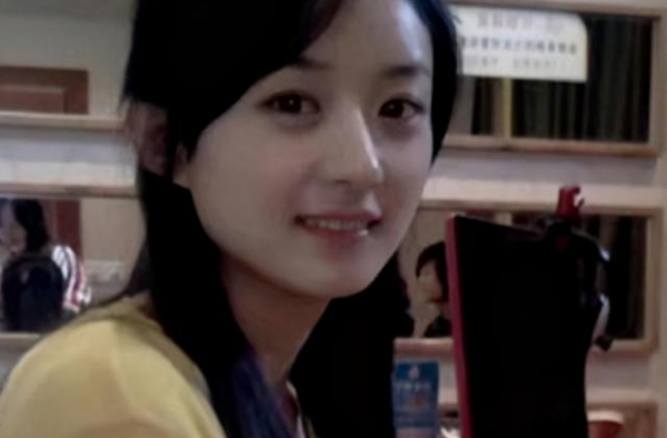 女星18岁时的模样，赵丽颖好看到认不出，看到杨幂：比现在还美