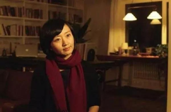 柴静近照曝光，不做主持人的这些年她在干嘛？