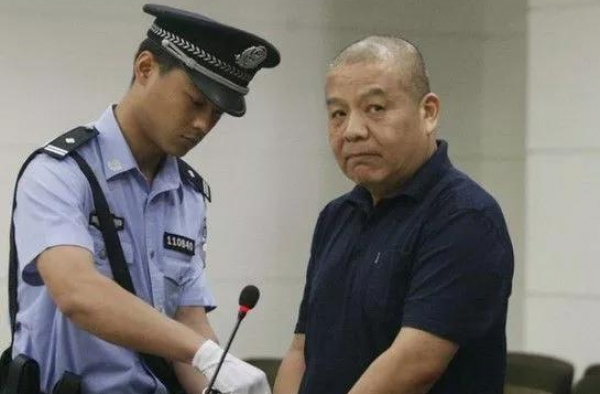 相声奇才刘伟是怎样从巅峰沦为阶下囚的，他都经历了什么？