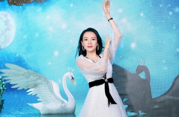 章子怡自曝想让女儿做设计师，高定珠宝随意玩，据传市值五亿左右