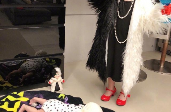 贺军翔女儿美宝一人cos五角 小妹狗狗装亲情出镜