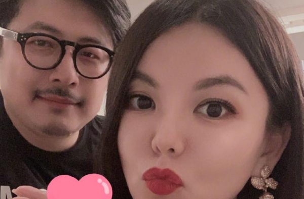 李湘王岳伦秀完恩爱，男方就被扒退出李湘关联公司，感情状况成谜