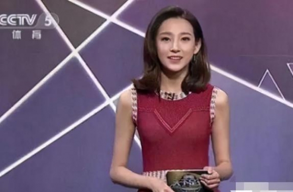 她是央视的美女主持人，曾因泳裤掉落走红，网友：央视最美主持人