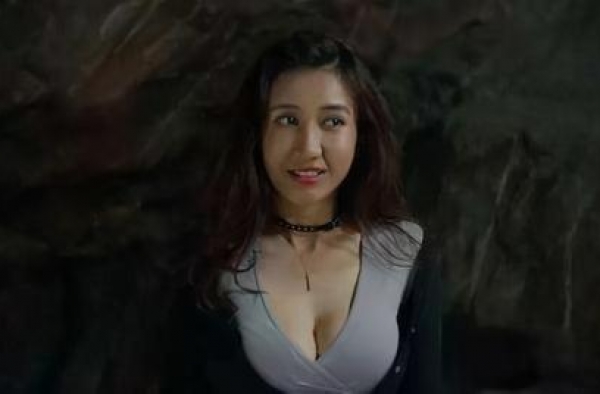 出道十几年不温不火，徐峥都捧不红她，却在黄渤戏中靠身材走红