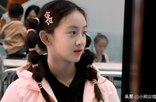 森碟出席活动被＂群嘲＂，为什么要对小孩充满恶意？