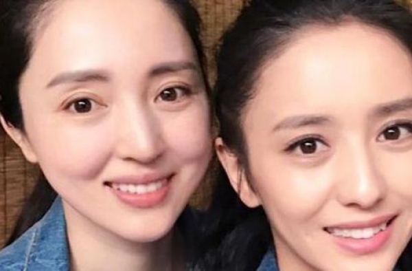 董璇与高云翔离婚后，12字让人潸然泪下，女儿小酒窝太像爸爸了