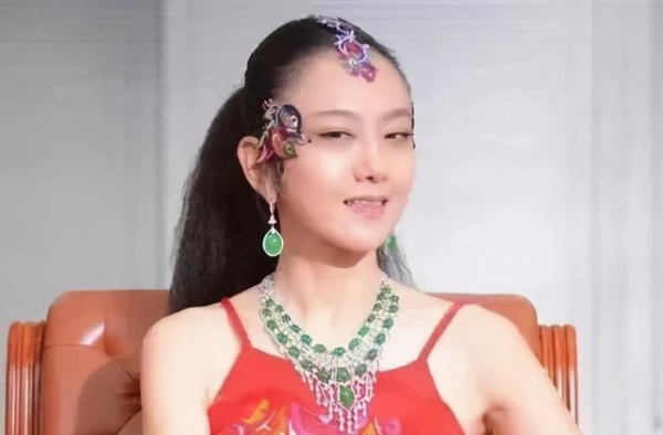 为爱削骨？孔雀公主“翩翩起舞舞”的一生