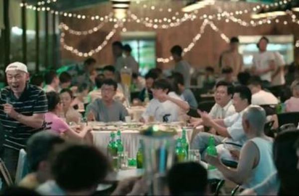 一句“开拍”，后面敌人都来了！主旋律电影片场如同战场丨业内说