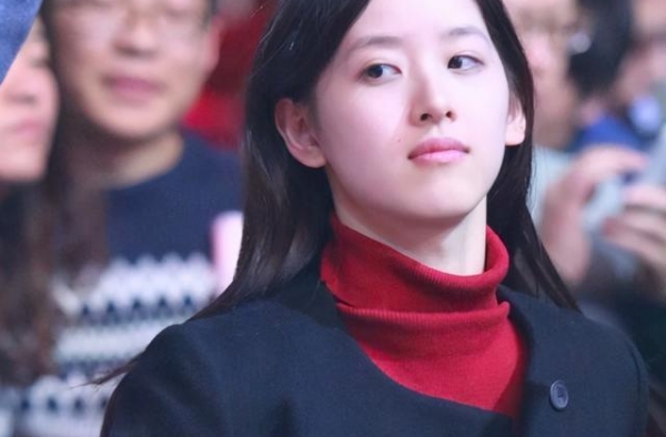 章泽天本人并不漂亮，素颜也没多清纯，只是营销出来的人设