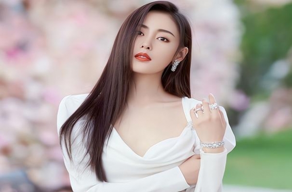 《最灿烂的我们》来袭，张天爱、盛一伦主演，配角更是戏骨云集