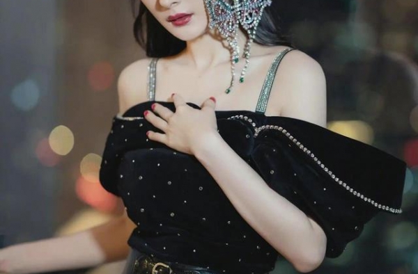 杨幂，引领黑色风潮！