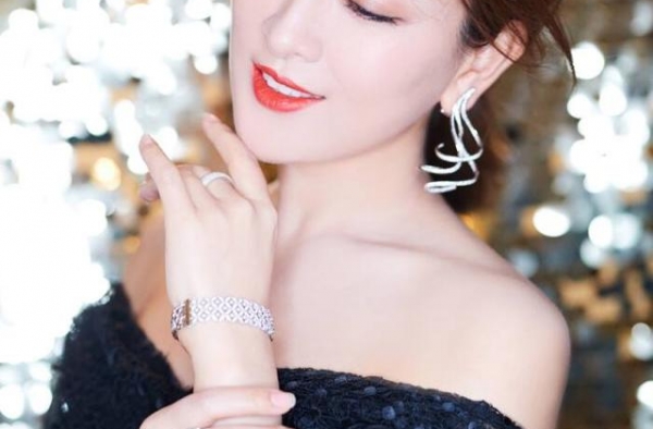 马苏旧事重提李小璐“夜宿门”，被导演认可后落泪：我还活着
