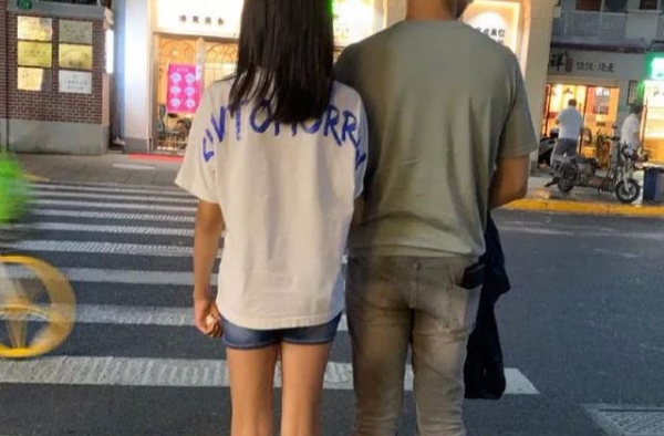 佟大为女儿太惊艳，12岁拥有逆天大长腿，撞脸王祖贤，太美