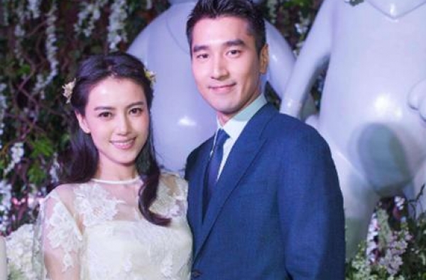 有种遗传叫赵又廷女儿，2岁正脸照曝光，网友：亲父女错不了