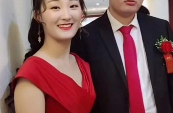 过分！朱雪梅出门拿快递竟遭村民扯头发、拧耳朵，曾被气到要轻生