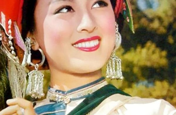 杨丽坤：幼年丧母，18岁成名，23岁精神失常，丈夫不离不弃