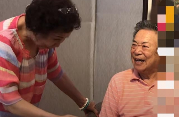 91岁李光曦和茅迪芳罕碰面，谈笑自如不显老，加一起快200岁