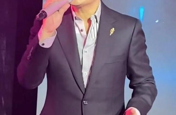 太任性？53岁张信哲2天跑两地商演，频繁捞金却称自己并不缺钱