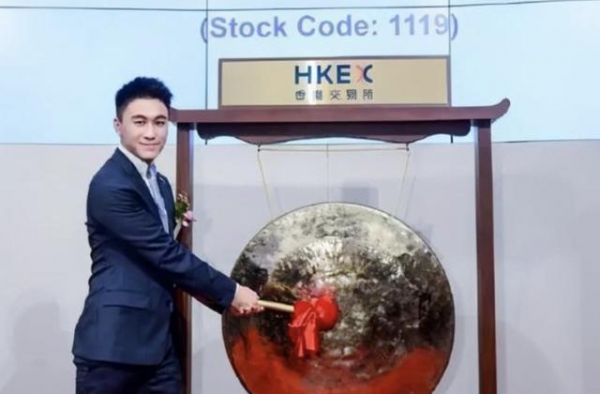 奚梦瑶没办婚礼郭碧婷没领证，霍启刚痴爱郭晶晶是因为面相好吗？