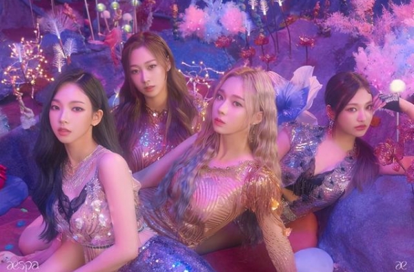 SM新女团aespa虚拟成员公开　韩网：跟LISA一模一样