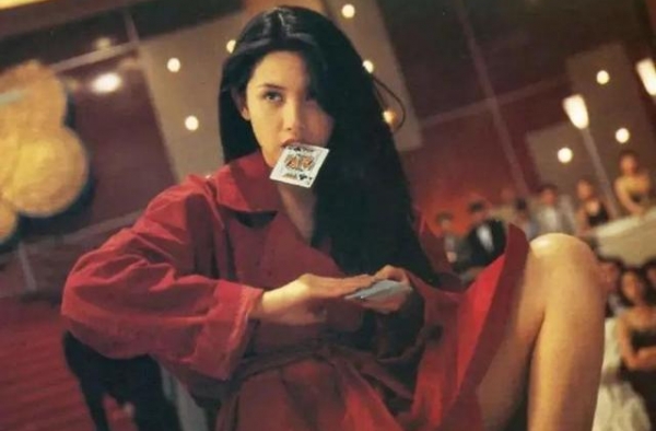 邱淑贞女儿长大了！九尾狐造型魅力四射，21岁就有妈妈的味道