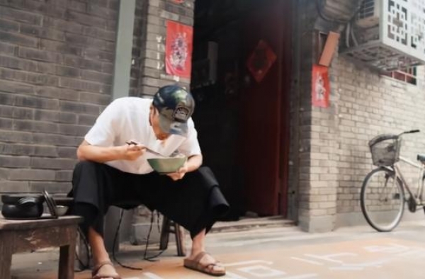 谢霆锋：人到中年，慢慢靠近窦唯