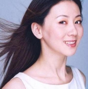 “人体模特”汤加丽，一天被搜索10万次，父亲震怒：我怎么出门