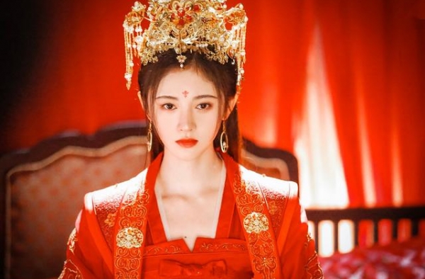 同样是“半永久妆”，为何鞠婧祎被群嘲，而张予曦却被夸绝美？