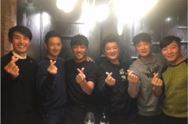 赵达任重晒22年来同学聚会，帅小伙都变大叔，两人发展大不同