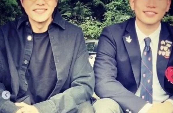陈坤18岁儿子近照曝光，颜值遭网友质疑，网友：好奇妈妈的长相