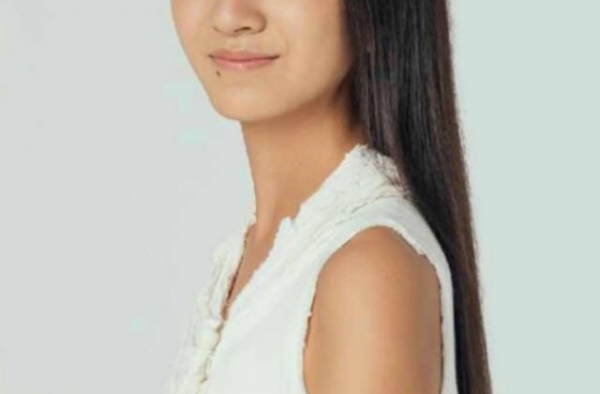 胡军女儿“发育过猛”，1米85身材太吸睛，网友：我有机会吗？