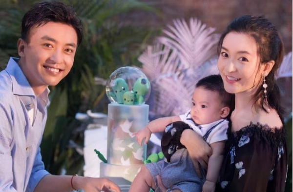 有种“大眼基因”叫李佳航李晟，儿子遗传父母优点，长相精致可爱