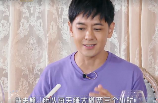 林志颖一家14口合照，11岁kimi蹲马步切菜，妈妈：好想哭