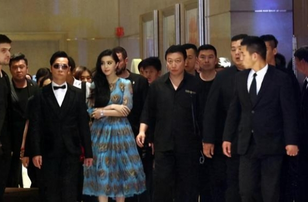 他曾是黄晓明保镖，因太帅被开除，今娶孙俪经纪人为妻