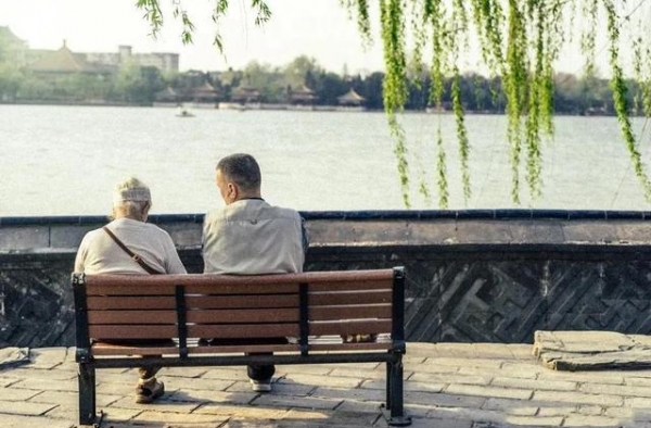 结婚6年后，吴京一句话戳破婚姻真相：40岁之后，如何做夫妻？