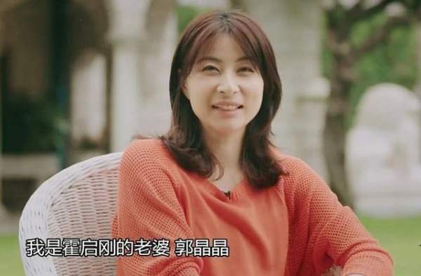 用8年娶回郭晶晶，又用8年宠爱郭晶晶，霍启刚怎么就被她迷住了