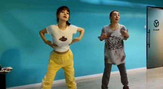 正式出道！李小璐发单曲遭差评，自嘲“老阿姨”但却不言弃